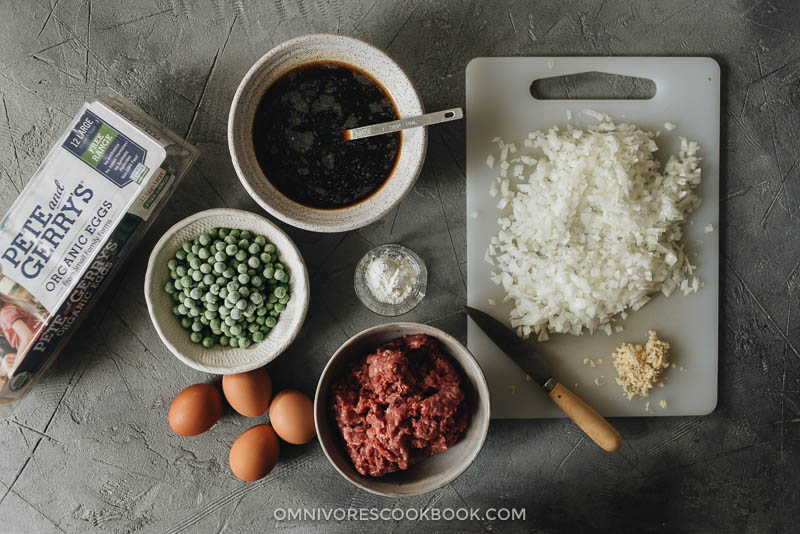 Cantonese Ground Beef Rice and Eggs | A super easy Cantonese minced beef bowl cooked with an oyster-sauce-based sauce, onion, green peas, and runny eggs. Top it on steamed rice or noodles to make a hearty and healthy meal. It’s also perfect to make ahead and use as meal-prep. {Gluten-Free Adaptable} Cantonese ground beef bowl ingredients