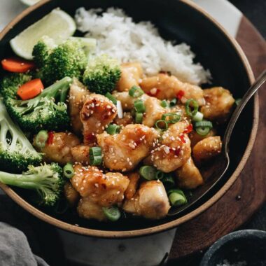 Thai Sweet Chili Chicken - An easy recipe that tastes even better than the takeout version, is fast to cook for your weekday dinner, and is healthier! {Gluten free adaptable}