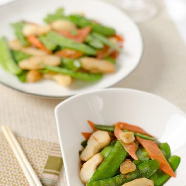 Stir-Fried Snow Peas and Water Chestnuts | Omnivore's Cookbook
